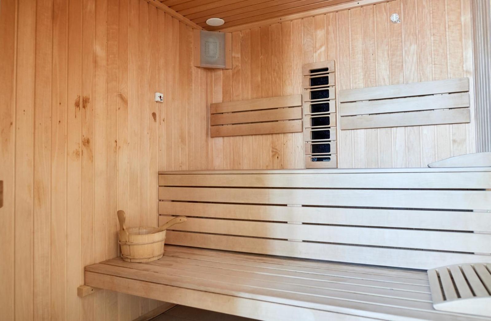 Evelyn'S Apartment Spa&Pool Beach Resort Mamaia Exterior photo