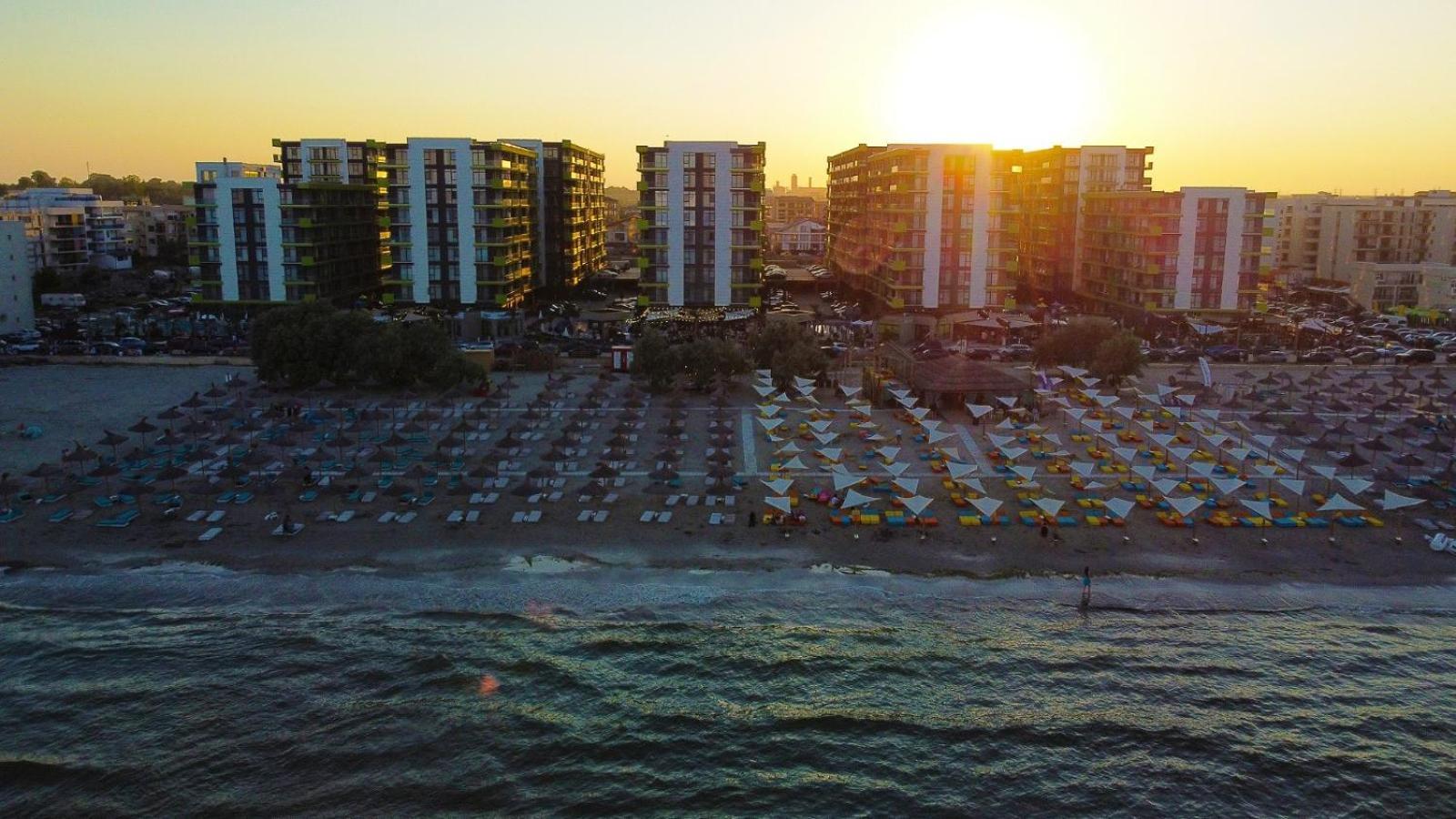 Evelyn'S Apartment Spa&Pool Beach Resort Mamaia Exterior photo