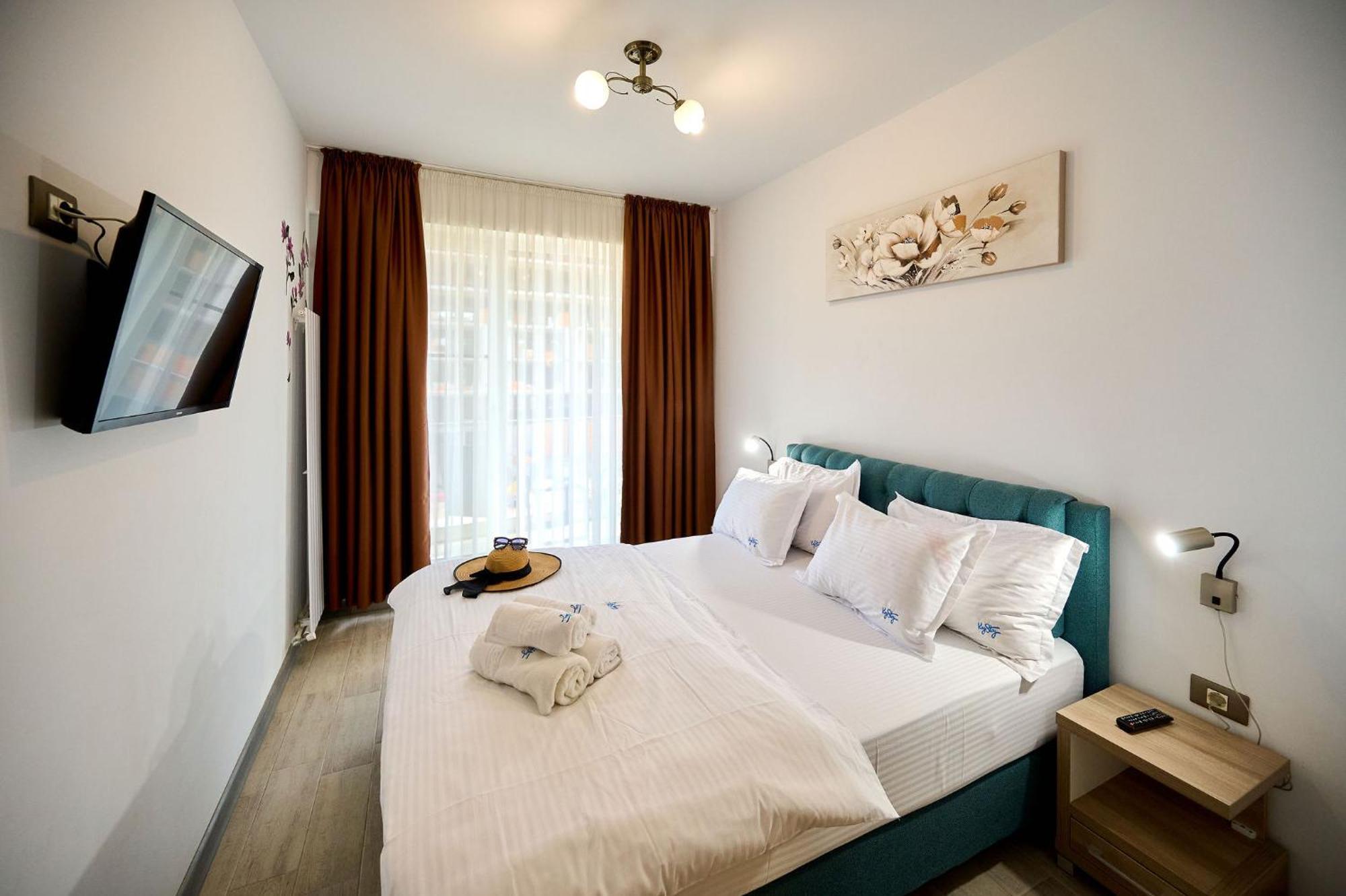Evelyn'S Apartment Spa&Pool Beach Resort Mamaia Exterior photo