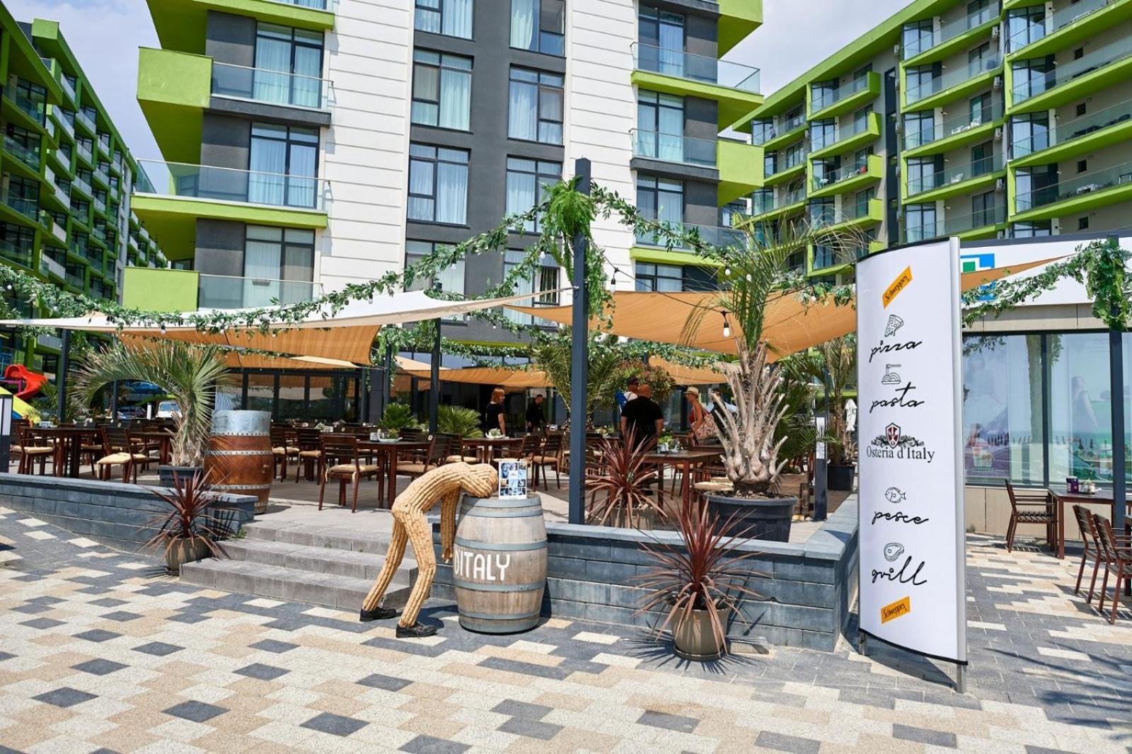 Evelyn'S Apartment Spa&Pool Beach Resort Mamaia Exterior photo