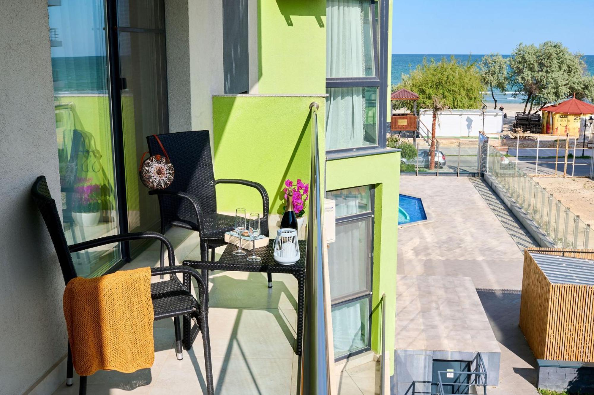 Evelyn'S Apartment Spa&Pool Beach Resort Mamaia Exterior photo
